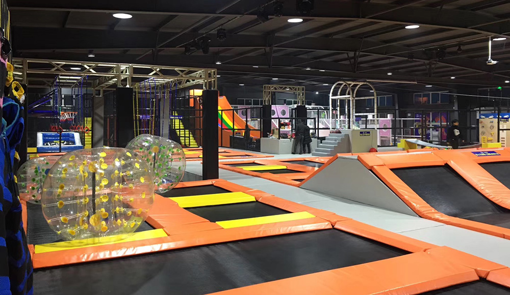 Trendy Huge Indoor Trampoline Zone with Climbing Walls